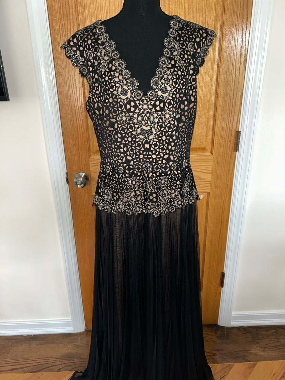 Tadashi Shoji Slim Fit 2-in-1 Beaded Lace and Pleated Maxi Dress